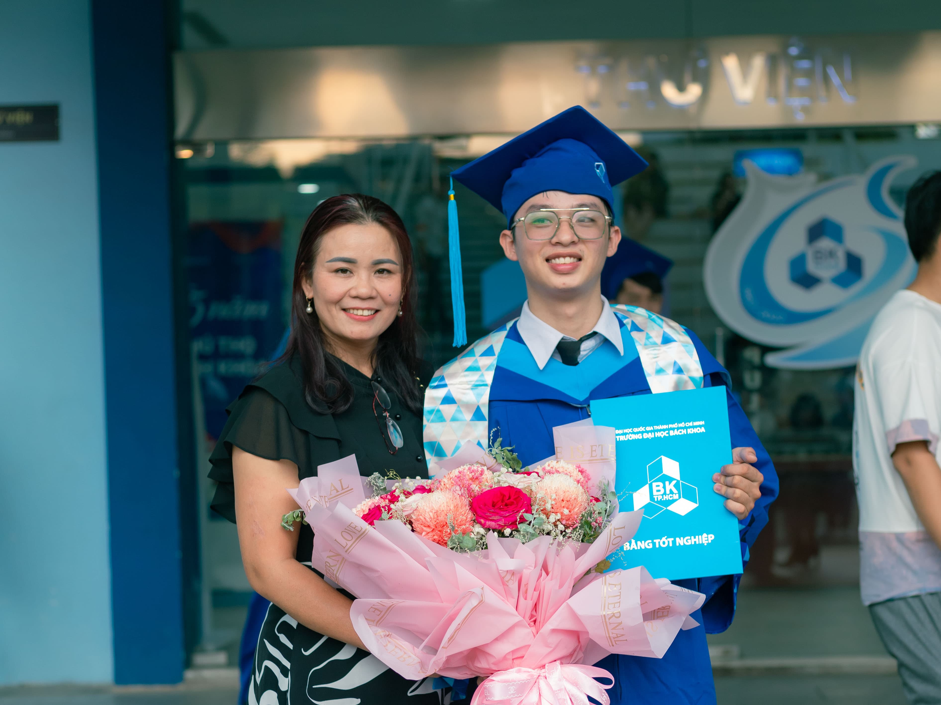 http://res.cloudinary.com/vitamim/image/upload/v1701065164/graduated/sbbo9wpz55orioai6mma.jpg