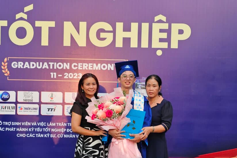 http://res.cloudinary.com/vitamim/image/upload/v1701065166/graduated/lwqz9bt0urpxtw9n5psh.jpg