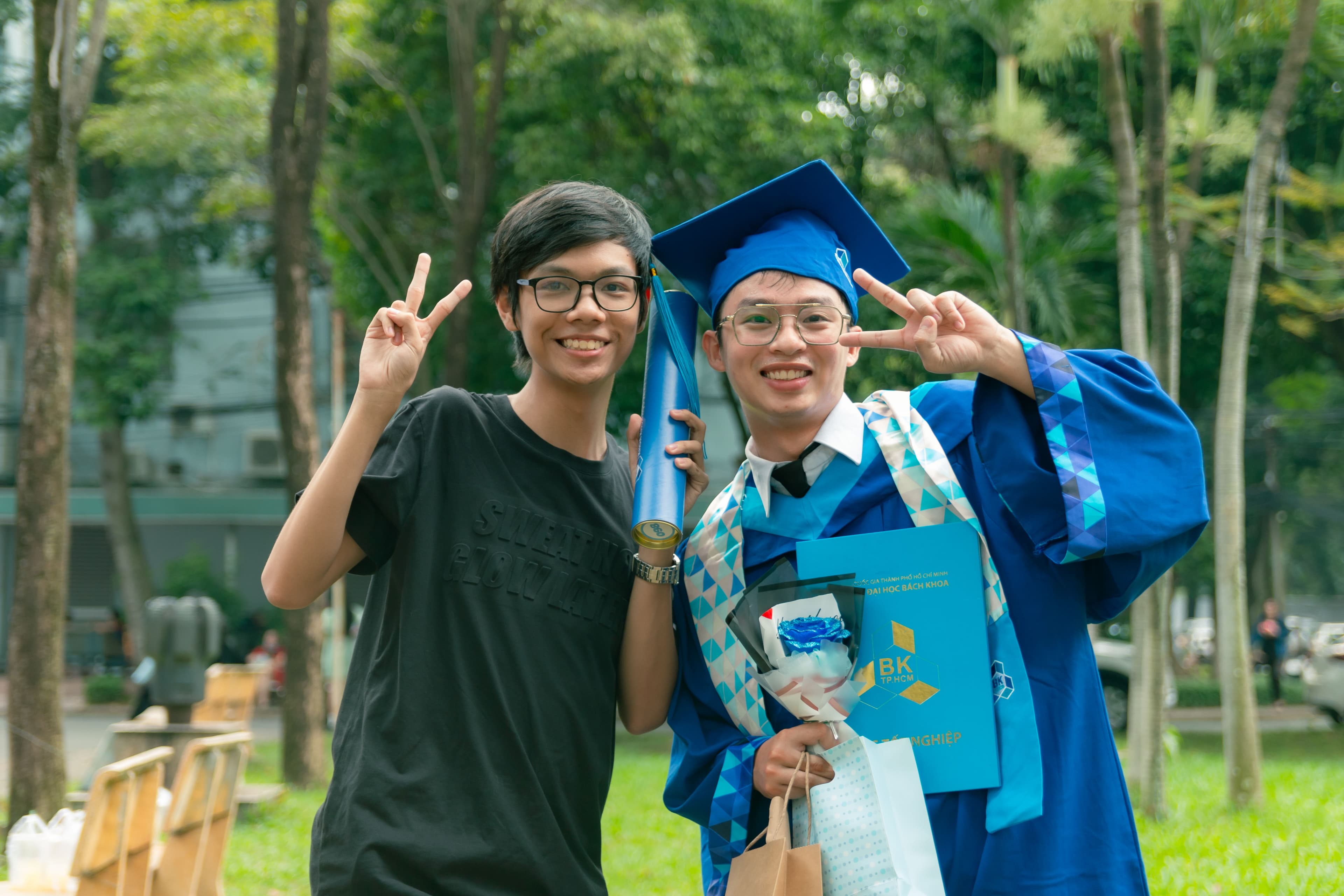 http://res.cloudinary.com/vitamim/image/upload/v1701065177/graduated/xx5yuqfvhymiuxatc2to.jpg