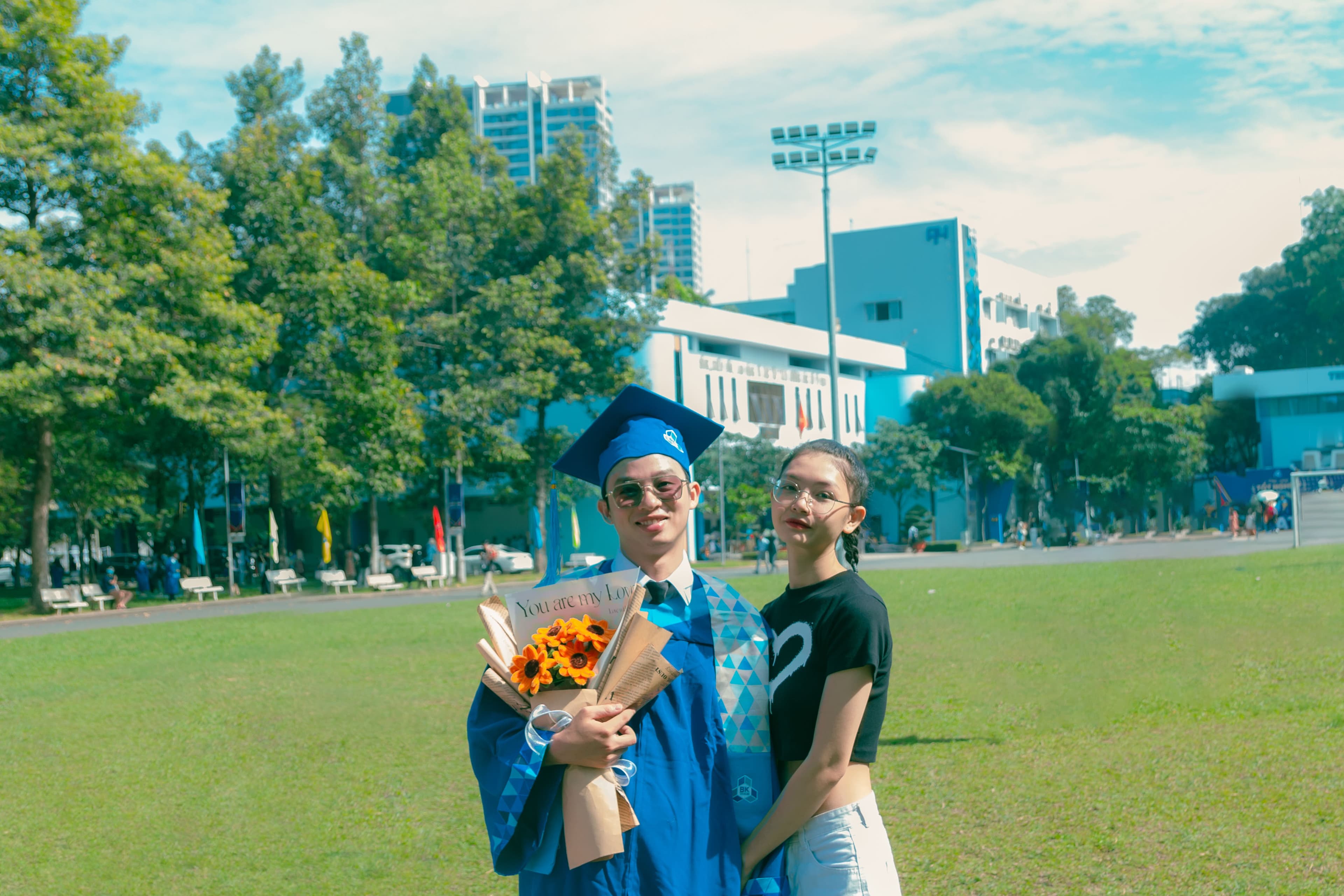 http://res.cloudinary.com/vitamim/image/upload/v1701065195/graduated/qoeelaiurwfaz5gjkl9t.jpg