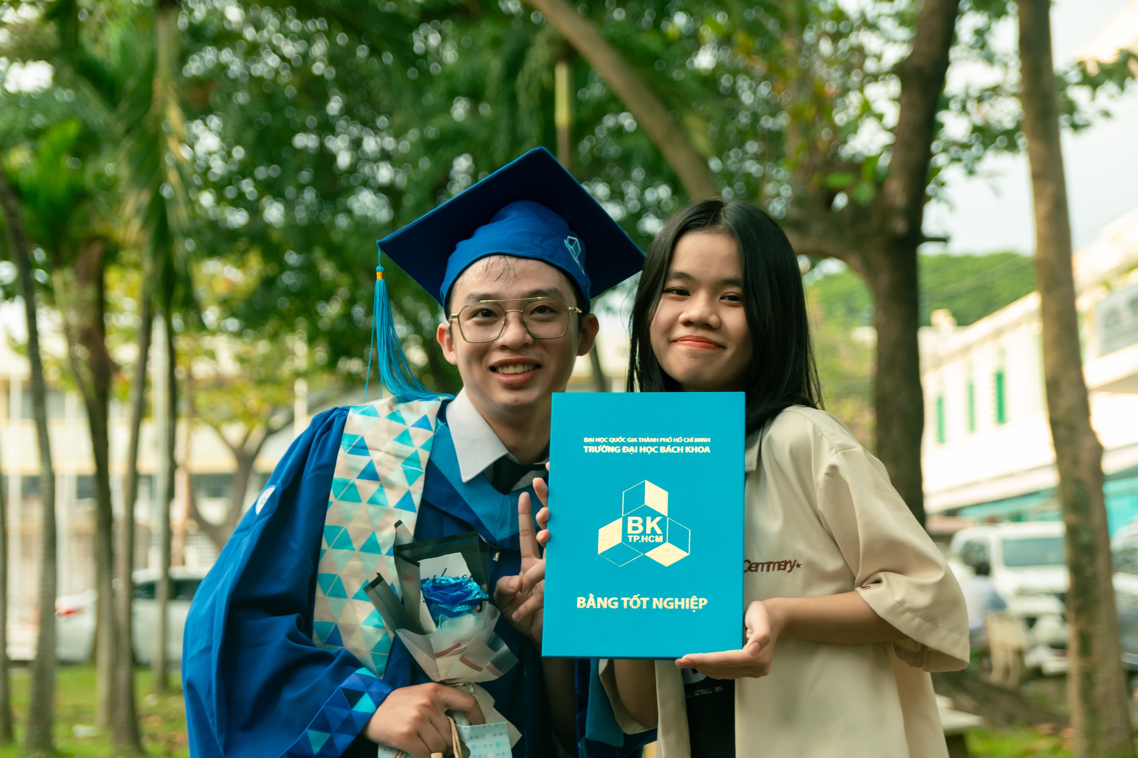 http://res.cloudinary.com/vitamim/image/upload/v1701065199/graduated/tcw2fl0h7cnutyro0gh9.jpg