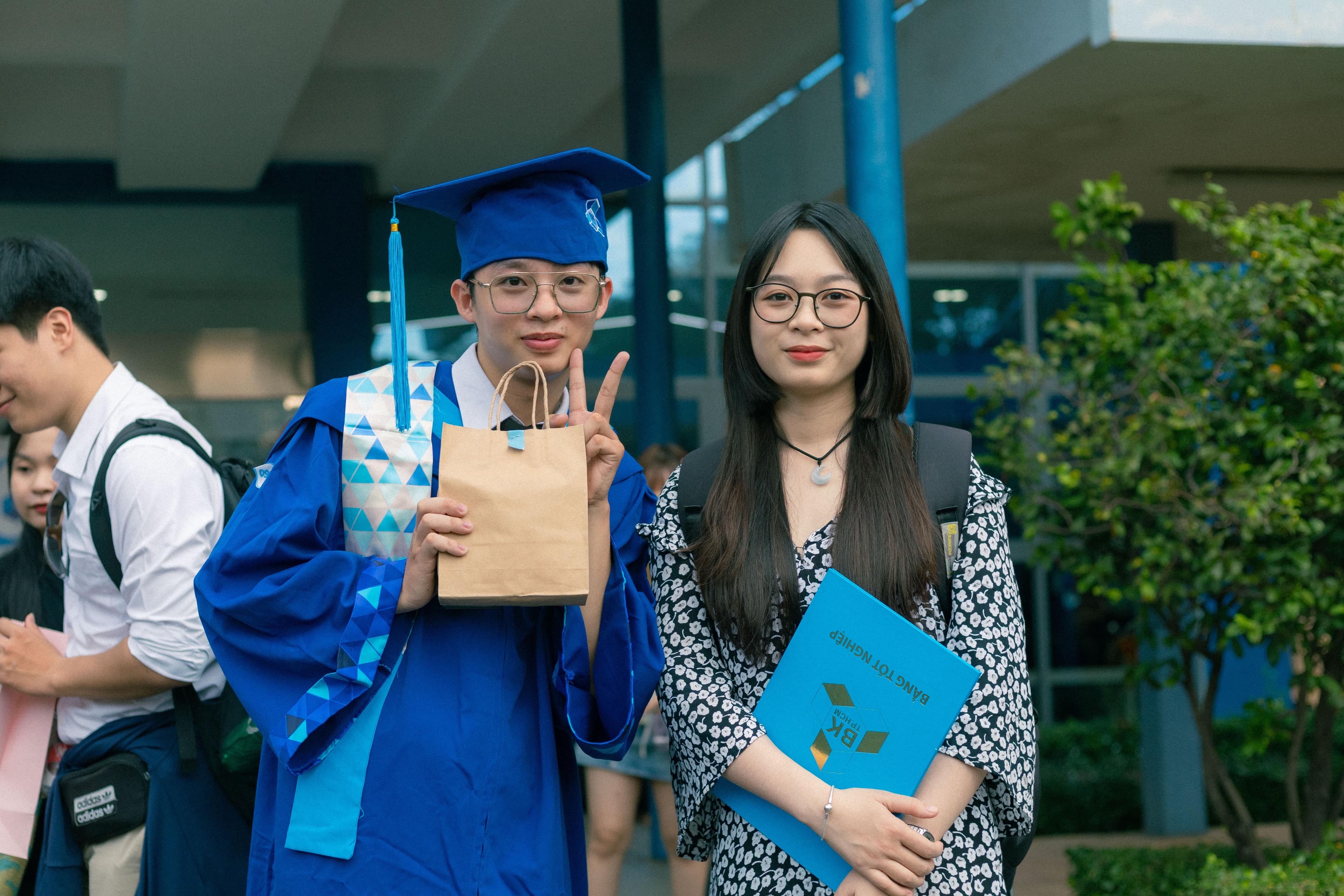 http://res.cloudinary.com/vitamim/image/upload/v1701065200/graduated/vc6ldnjj2g0fzqdqt1rq.jpg