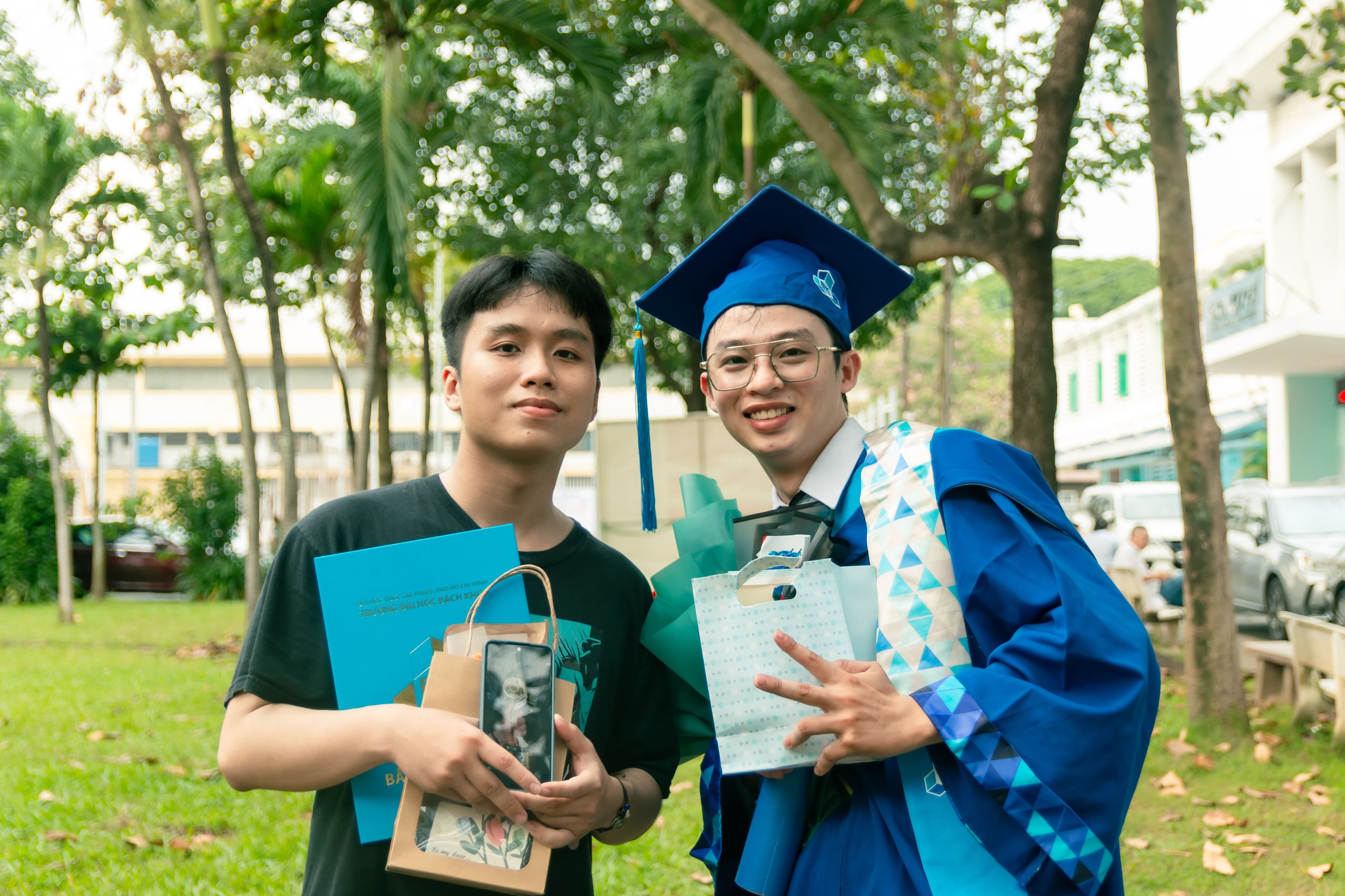 http://res.cloudinary.com/vitamim/image/upload/v1701065201/graduated/wdrq30473suw3lmubvjo.jpg