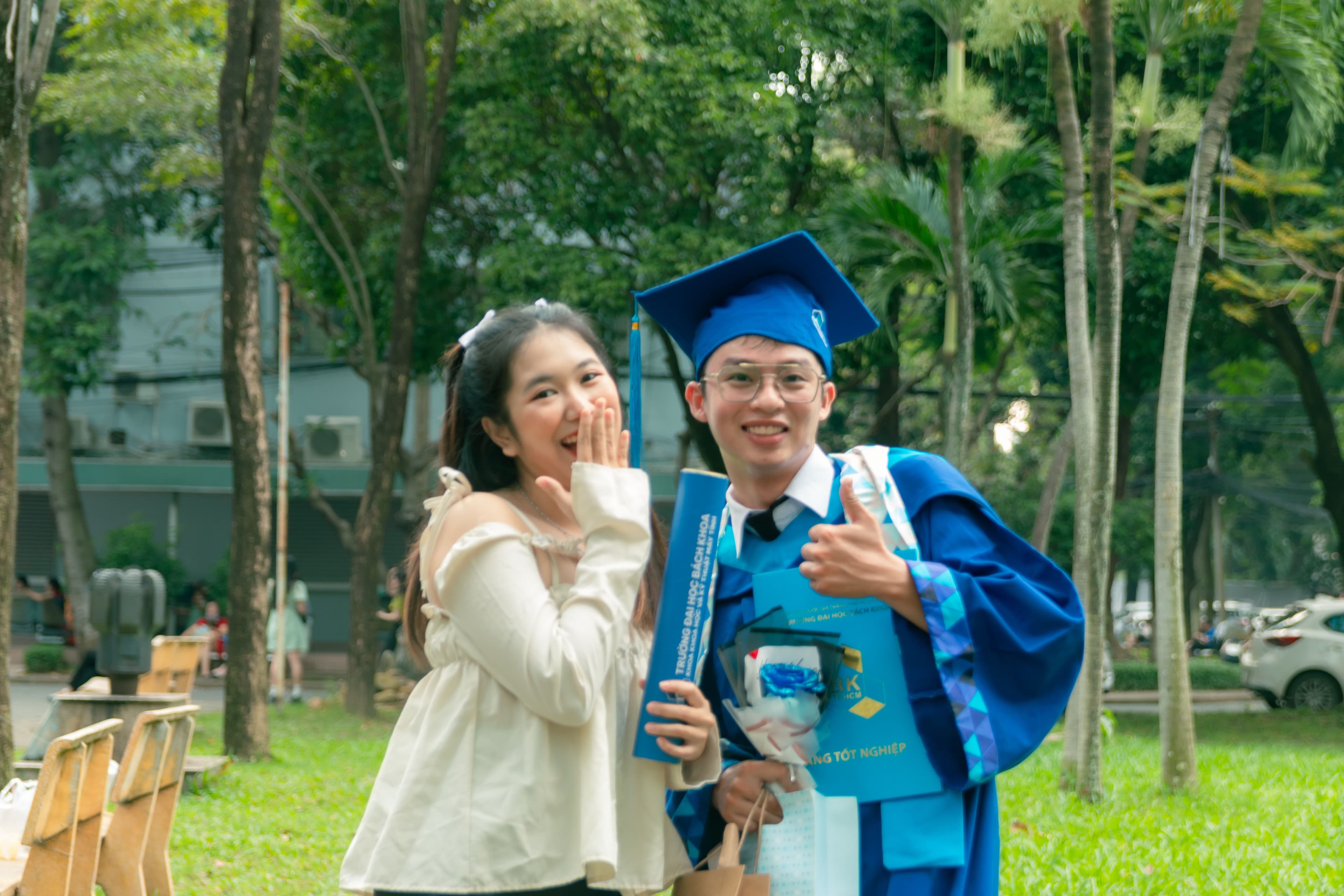 http://res.cloudinary.com/vitamim/image/upload/v1701065205/graduated/c7srtln6dfkhxwrk5dtm.jpg