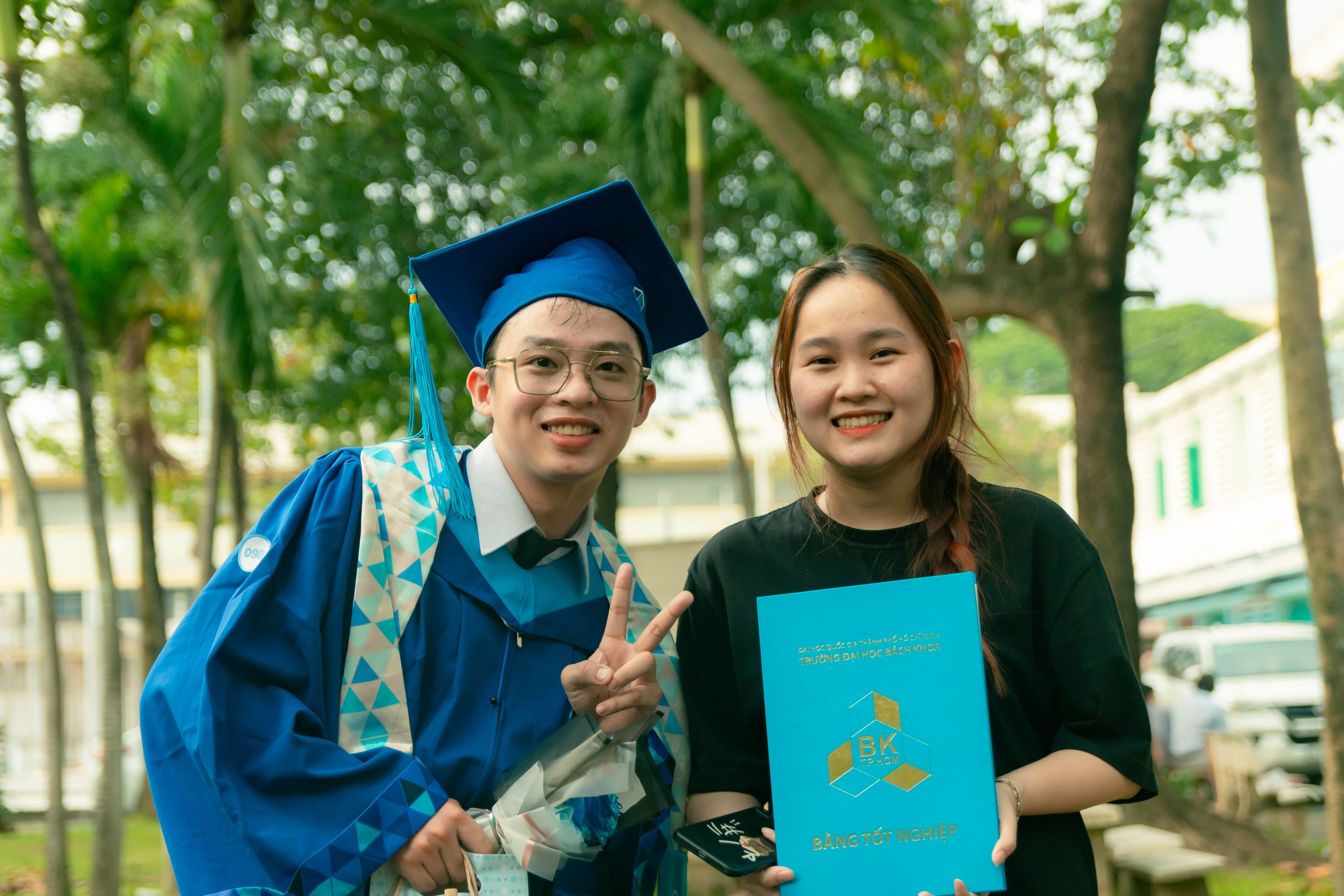 http://res.cloudinary.com/vitamim/image/upload/v1701065206/graduated/avmajdfwdnkzvgv8styu.jpg