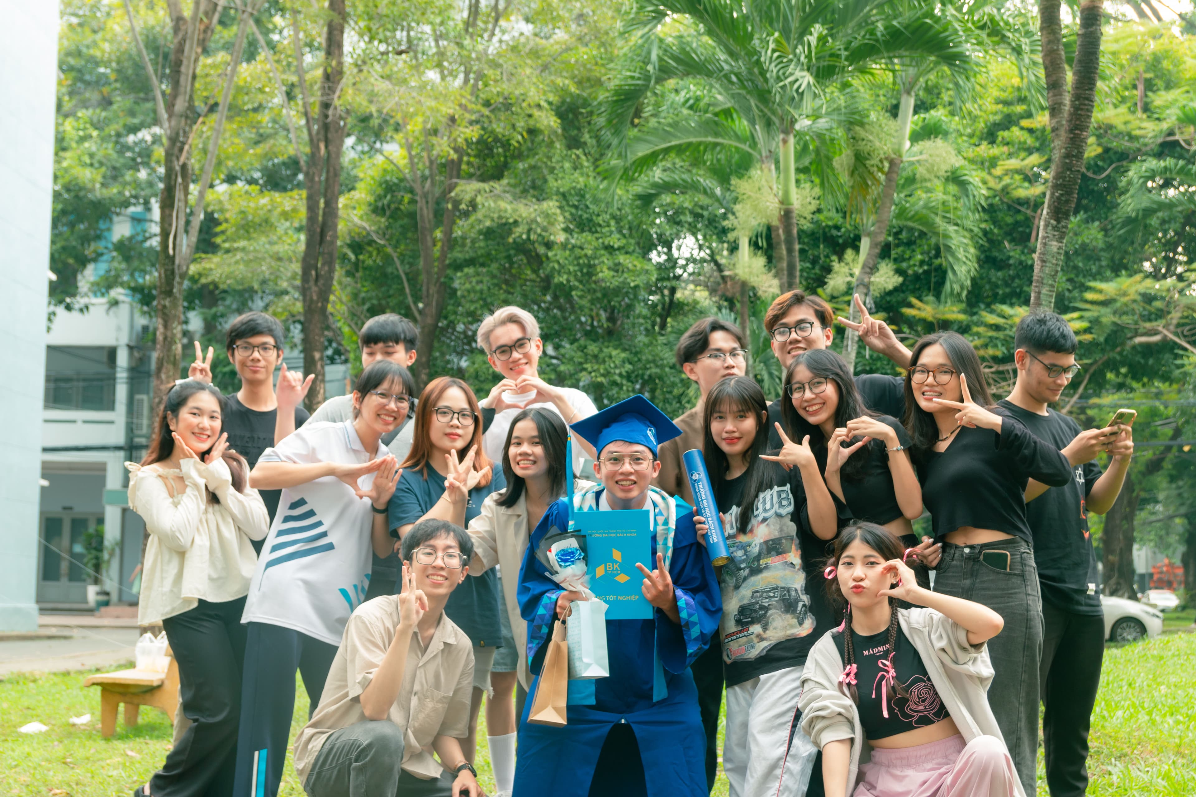 http://res.cloudinary.com/vitamim/image/upload/v1701065206/graduated/n87amh014k3cik5hfe6c.jpg