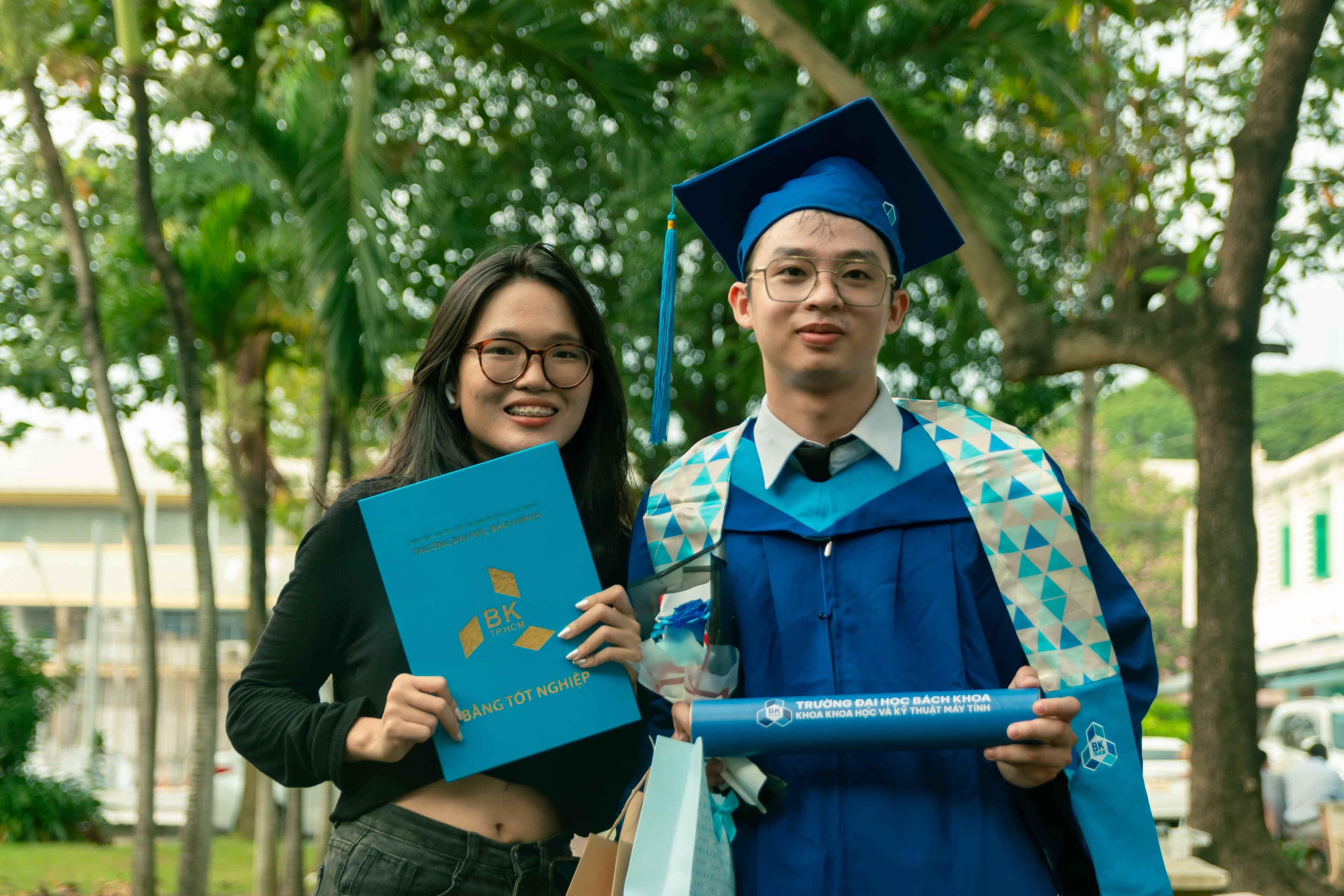 http://res.cloudinary.com/vitamim/image/upload/v1701065208/graduated/vvijmz9d5srfoxhnzhdr.jpg