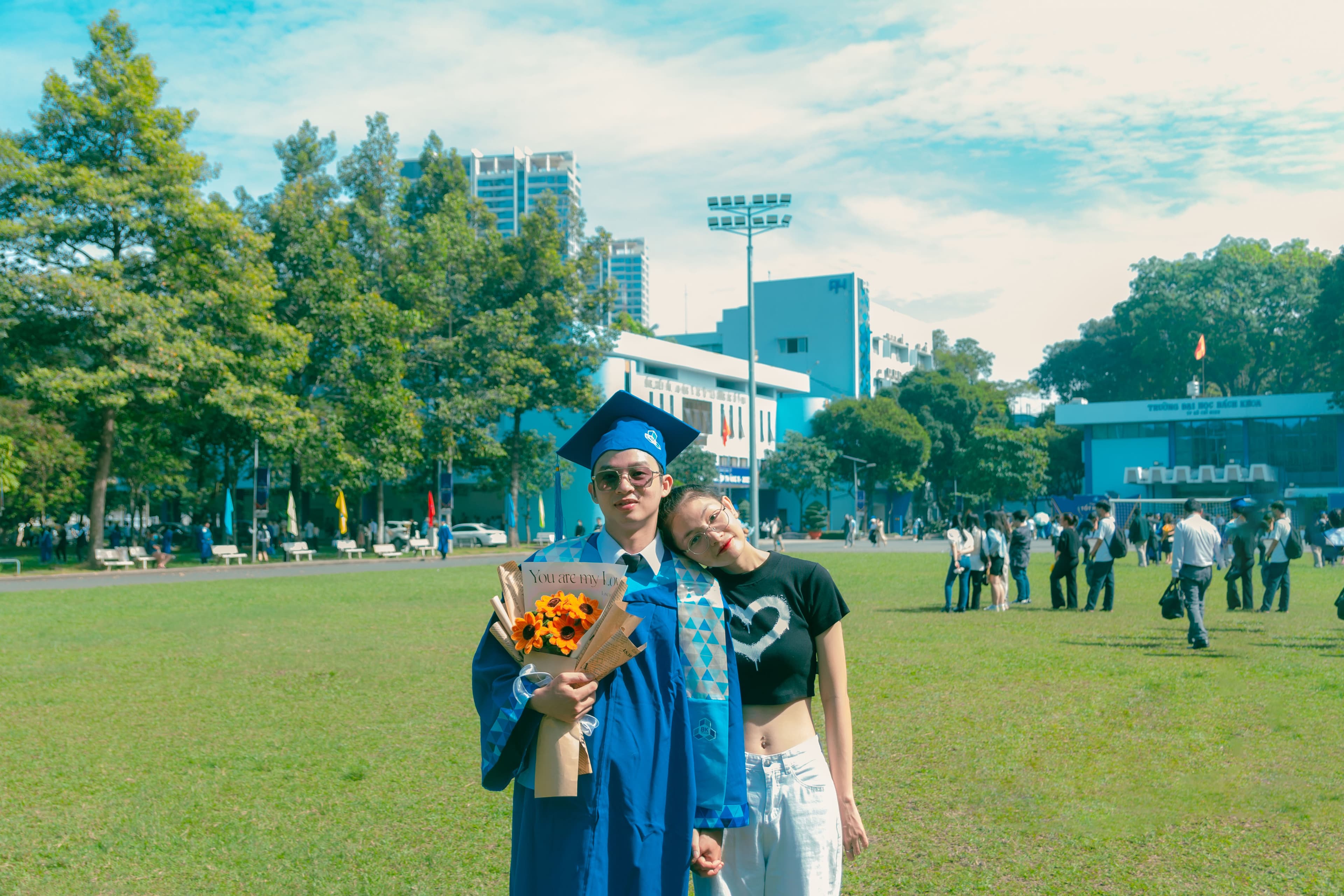 http://res.cloudinary.com/vitamim/image/upload/v1701065209/graduated/sfonuhk67m4nhdoiqosp.jpg