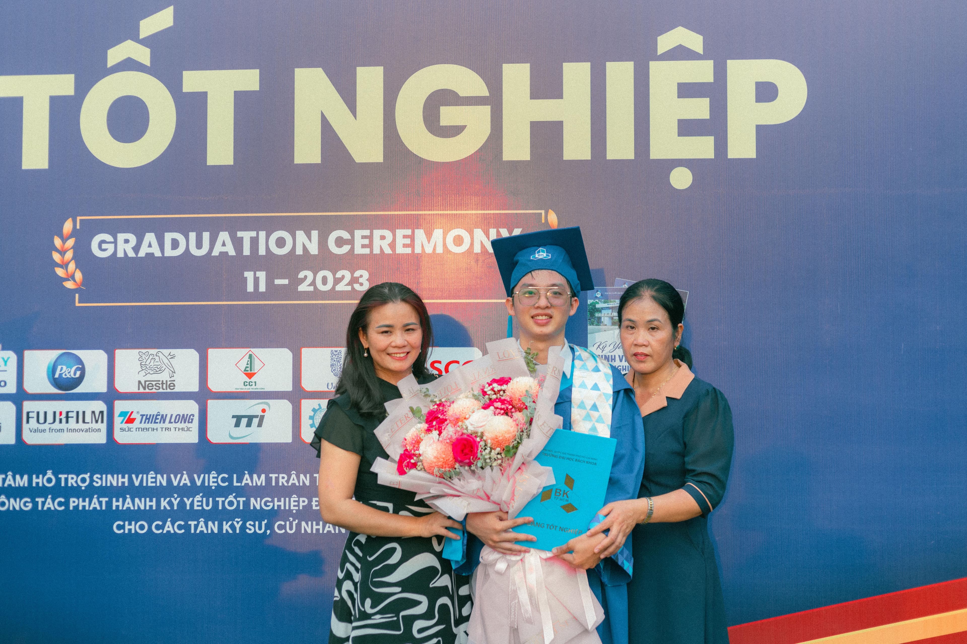 http://res.cloudinary.com/vitamim/image/upload/v1701065211/graduated/x8iru0xbflebvfcun3f1.jpg
