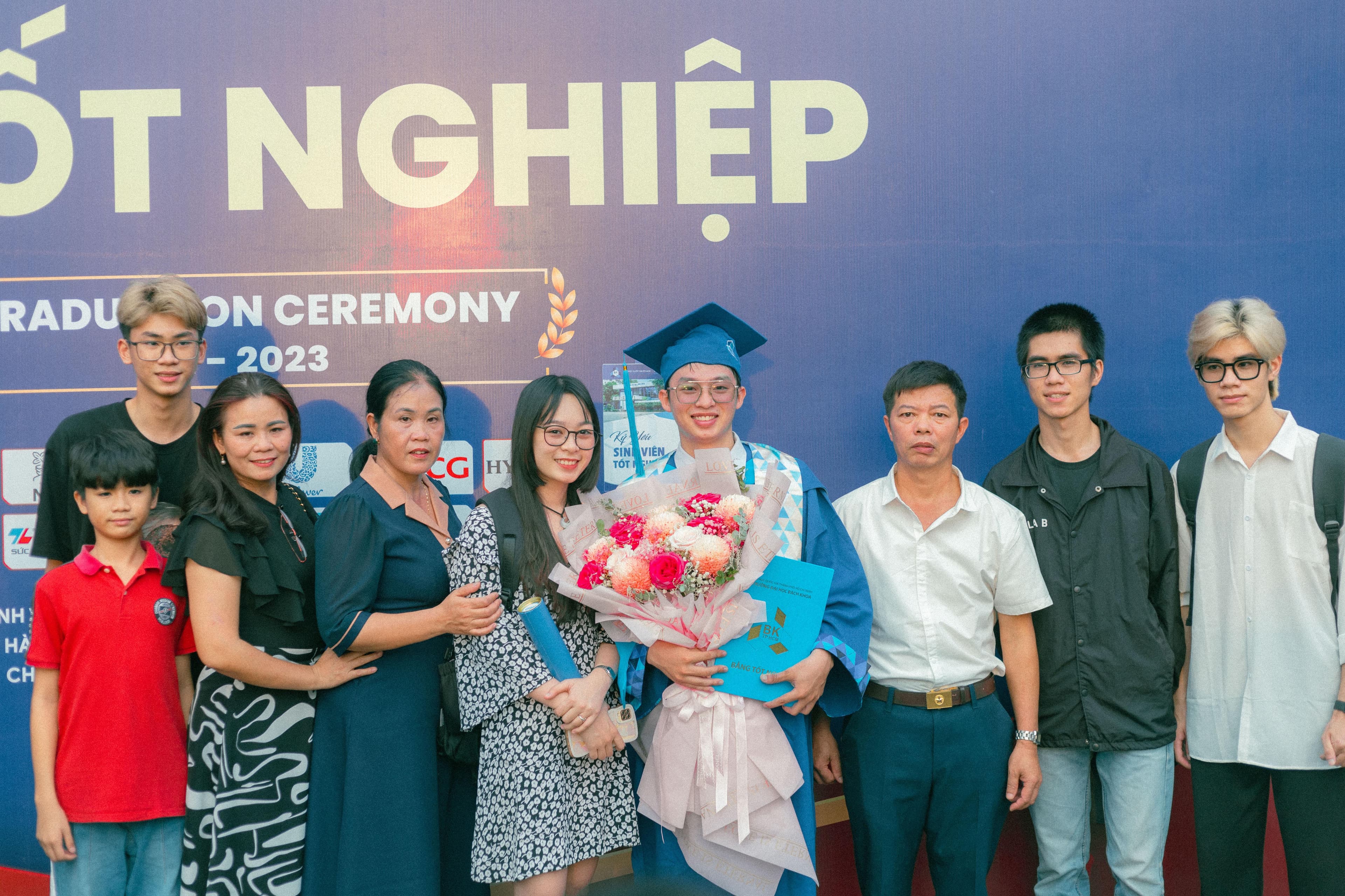 http://res.cloudinary.com/vitamim/image/upload/v1701065214/graduated/fj0oq2g8jociqjwvkyqx.jpg